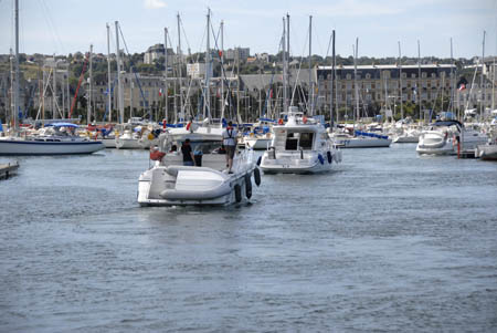 Distraction & Lamados entering Chanteray Marina