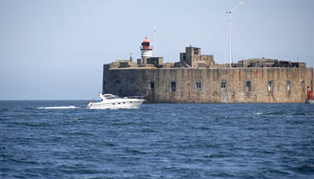 Distraction arriving in Cherbourg