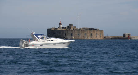 Fine Romance arriving in Cherbourg