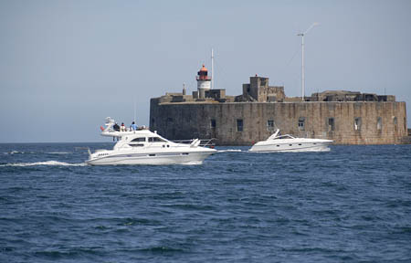 Lamados & Wildest Dream arriving in Cherbourg