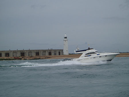 P5070113 Tyrone Adventurer off Hurst