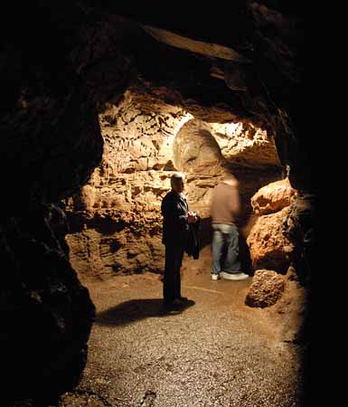 08 Annie in the grotto with a ghost