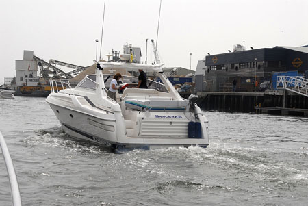 03 Sancerre passing between the Quays